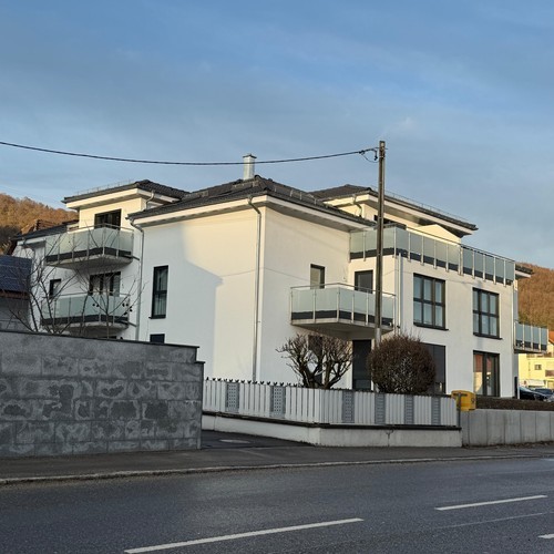 Fertiggestelltes Mehrfamilienhaus in Burladingen mit Balkonen und Dachterrassen